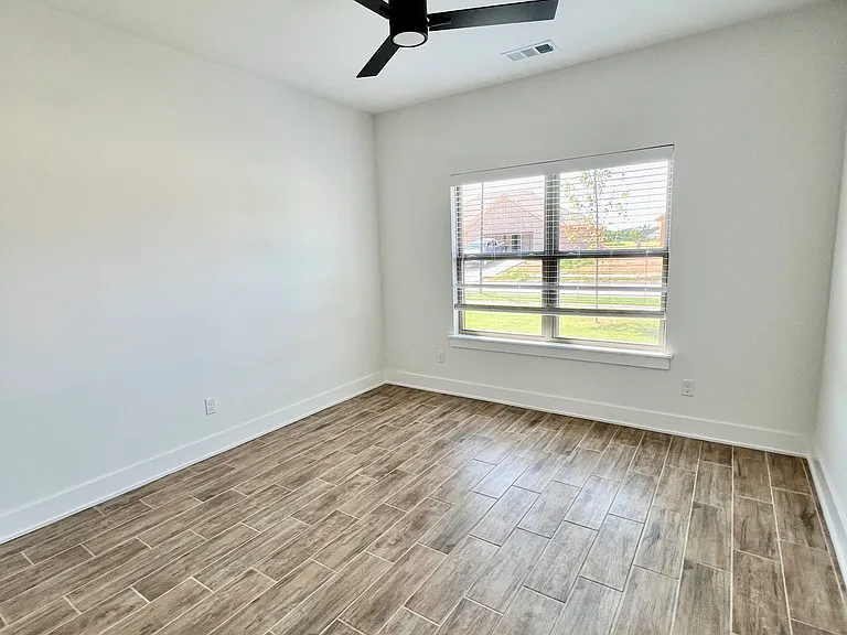 146 N Banner Ave — Photo 12