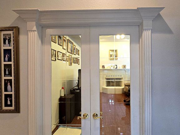 3rd image of 1318 Larry Ln