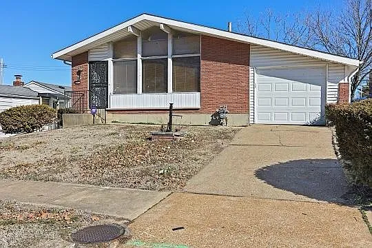 4811 Lexington Ave photo 1