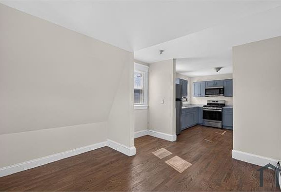 5th image of 40 Vine St #44