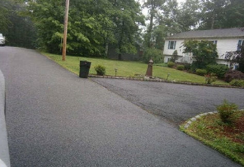 Exterior Neighborhood (street photo)