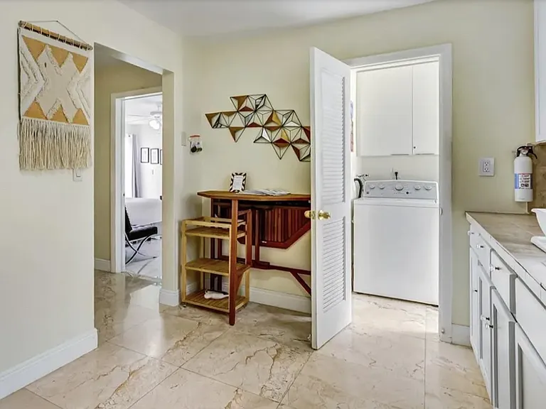 Kitchen / Laundry Room entry