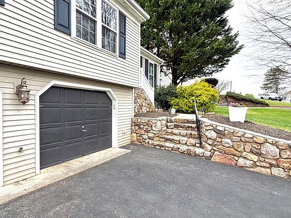 3rd image of 6219 Ashmont Dr