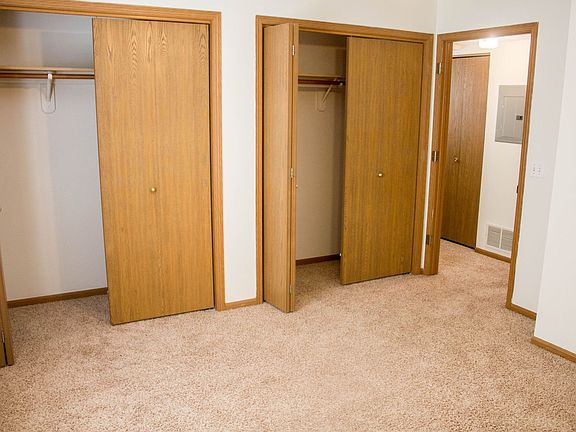 4th image of 1144 Goodhue Blvd #2