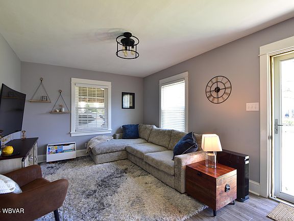 4th image of 651 Woodland Ave