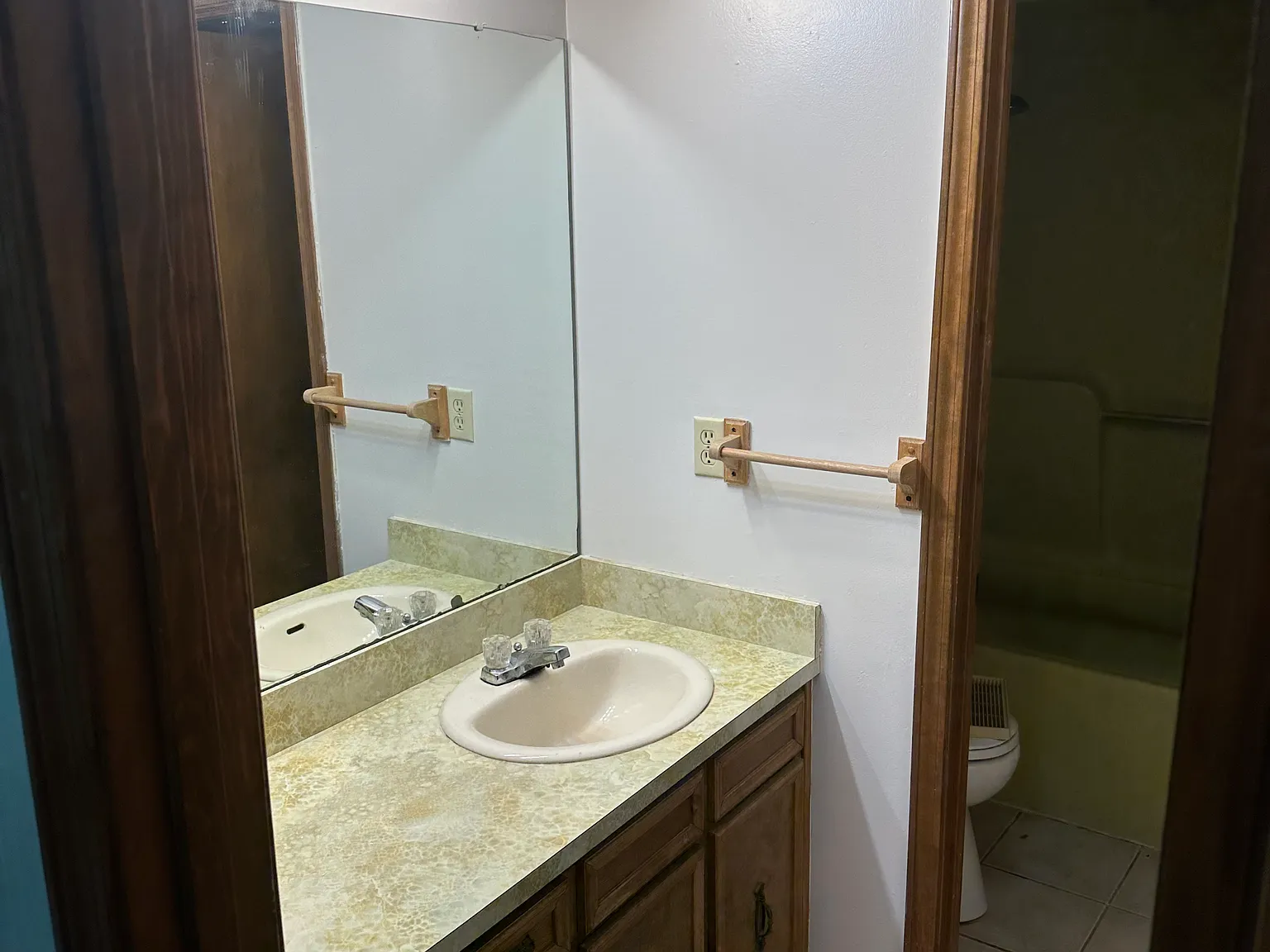 4 bed, 2400 sqft, $2,500 — Photo 4