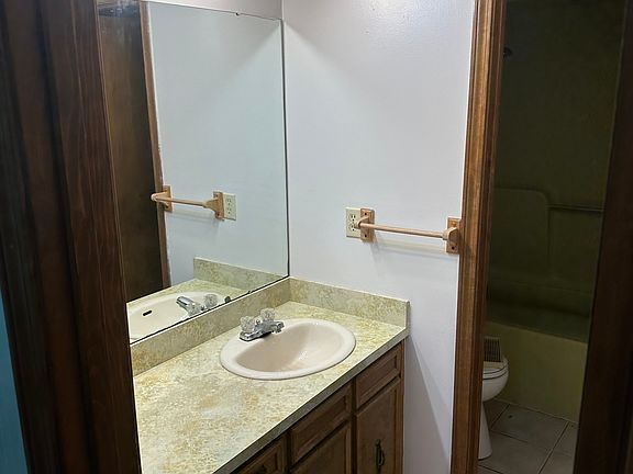 4th image of 2697 Broome Cir