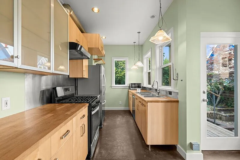 4 bed, 3.0 bath, 1980 sqft, $4,900 — Photo 4
