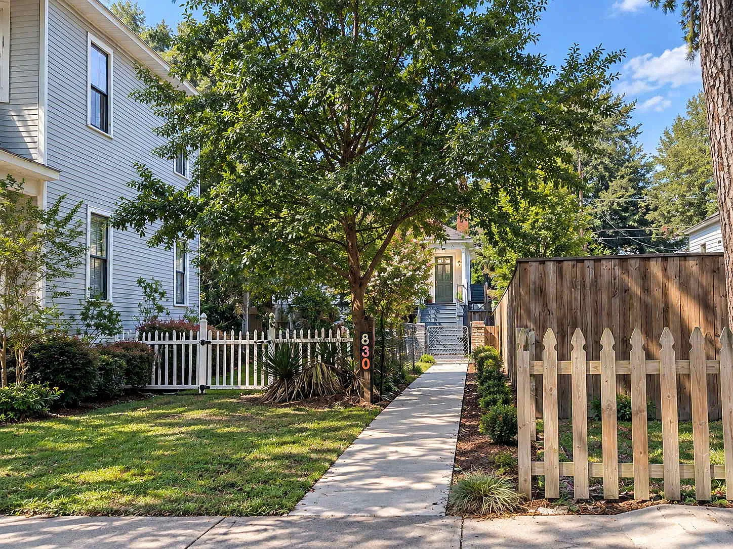 2 bed, 1.0 bath, 933 sqft, $2,300 — Photo 1