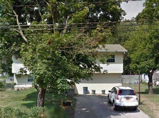 60 Radcliff Dr, Brentwood, NY 11717