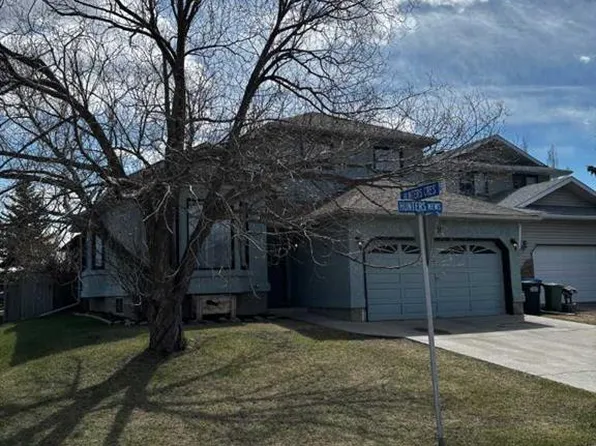 9 NW Hunters Mews, Okotoks, AB T1S 1M2