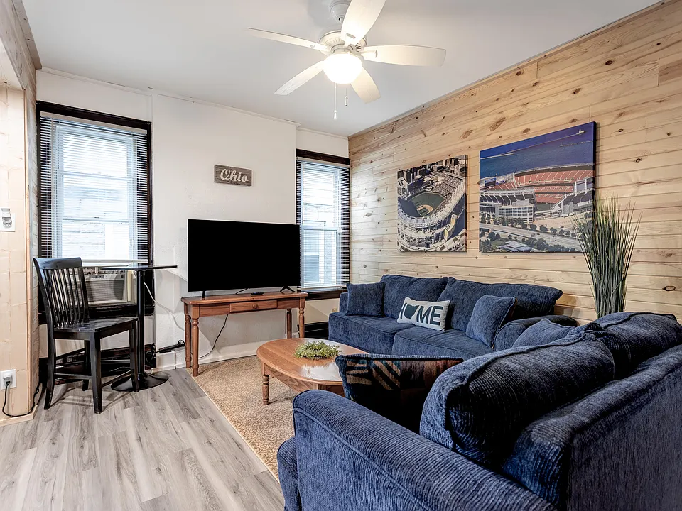 305 E 17th Ave #B