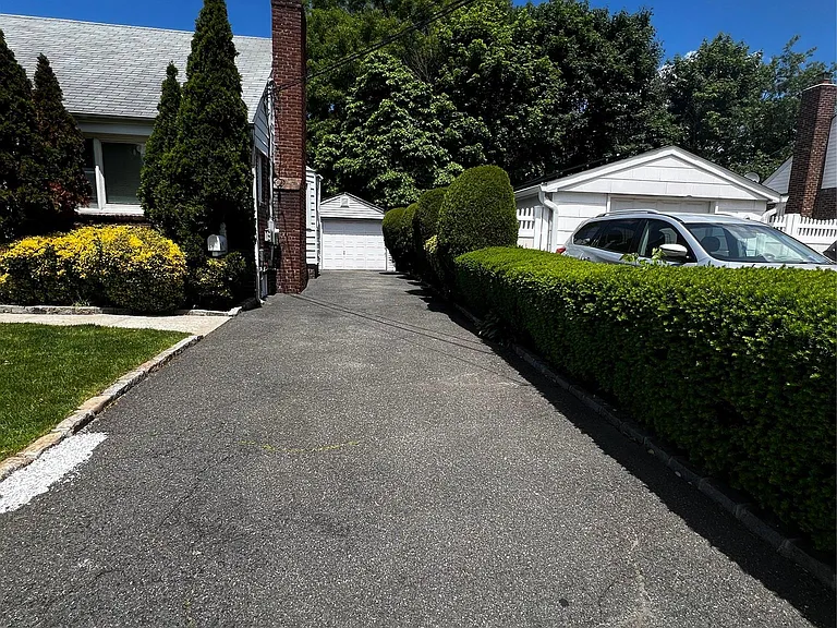 2457 4th Ave — Photo 3