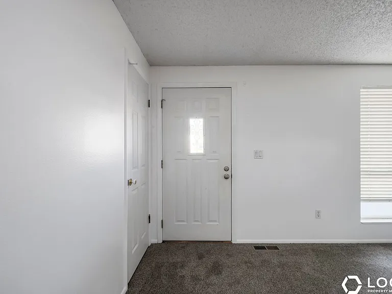 4247 S 2450 W — Photo 2