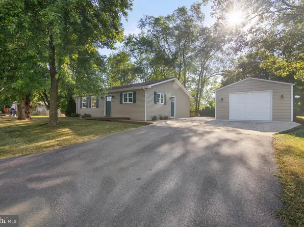 1007 Texas St, Martinsburg, WV 25401