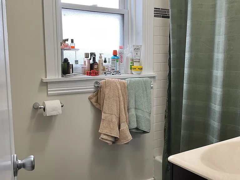 646 1/2 W Roscoe St #3N — Photo 7