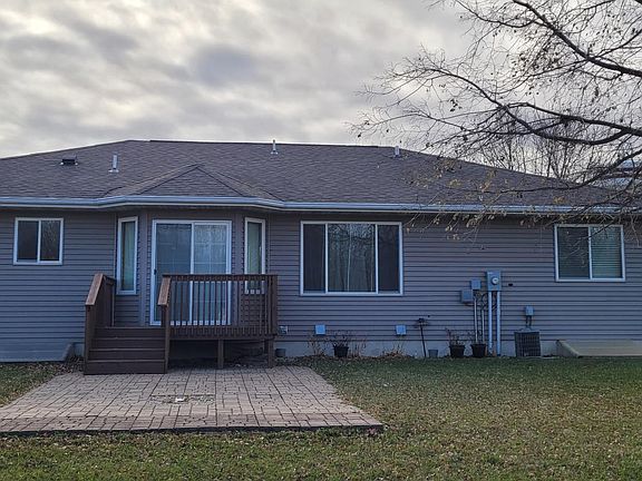 3rd image of 520 Harriett Dr