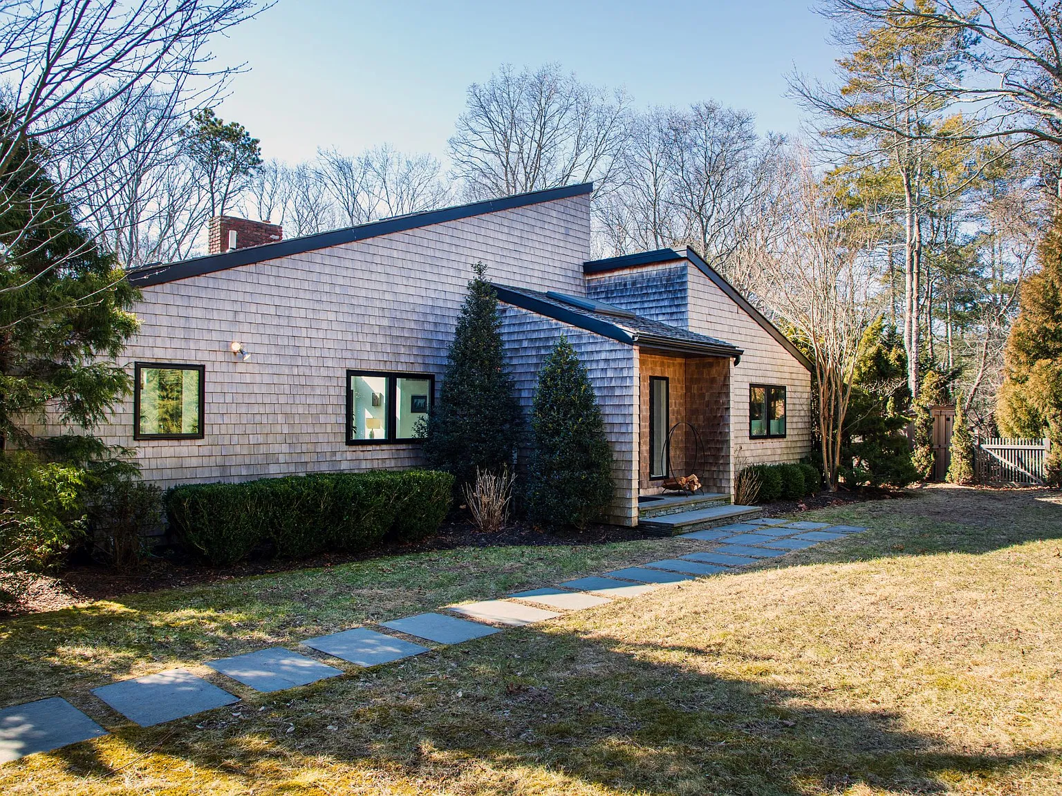 September in Quogue! Chic, Serene Retreat | Pool — Photo 1