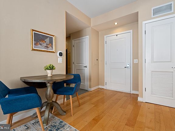 4th image of 820 N Pollard St APT 916