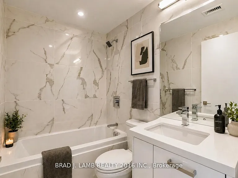 284 King St E #1307 — Photo 4