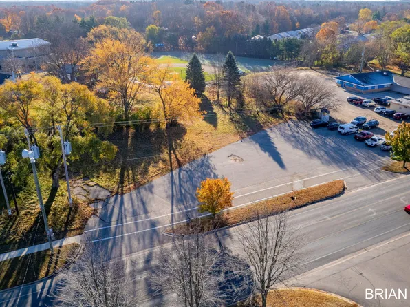 105/107 S Blue Star Hwy, Douglas, MI 49406