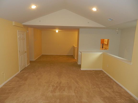 Living Area - View 2