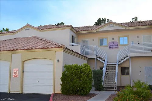 1900 N Torrey Pines Dr Photo 1