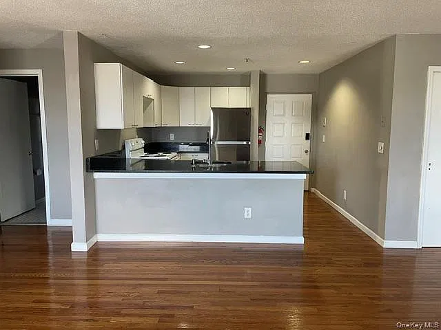 2 bed, 1.0 bath, 944 sqft, $2,900 — Photo 3