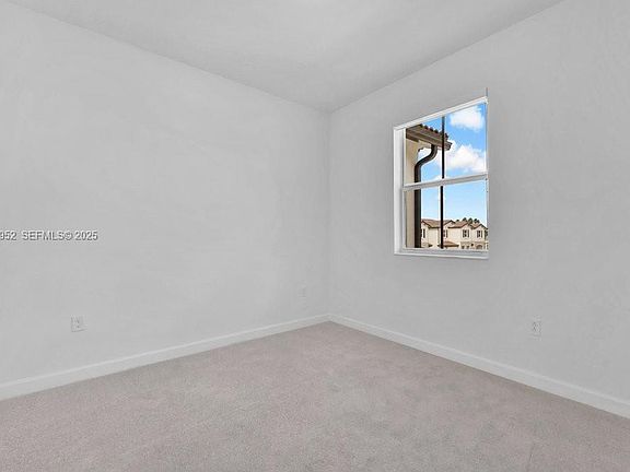 4th image of 2558 SE 27th Dr