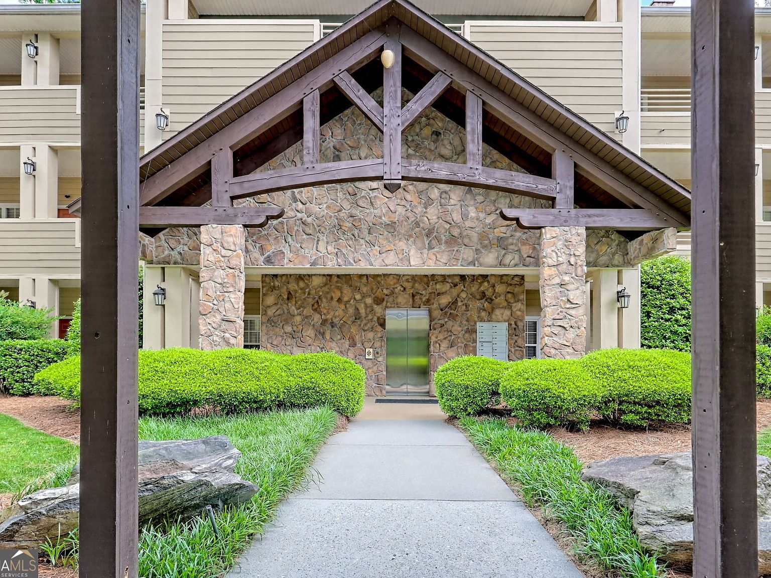 112 Gleneagle Ct UNIT 303