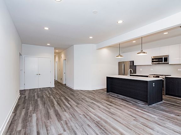 3rd image of 2422 N Orchard St #1