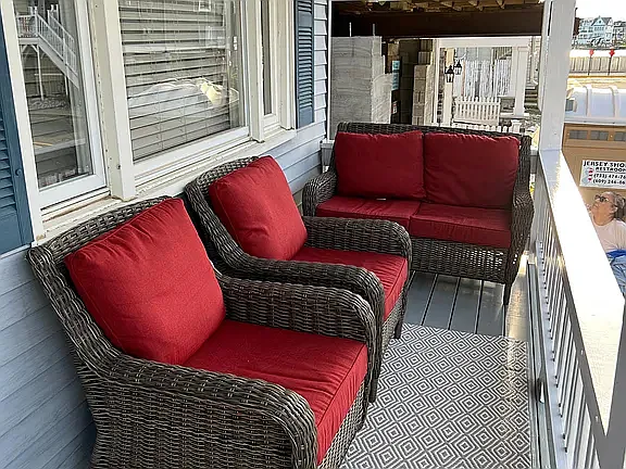 4 bed, 1.5 bath, 1400 sqft, $5,500 — Photo 3