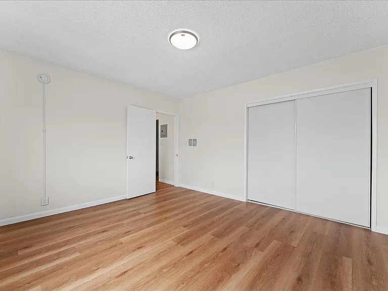 1437 E Windsor Rd #7 — Photo 11