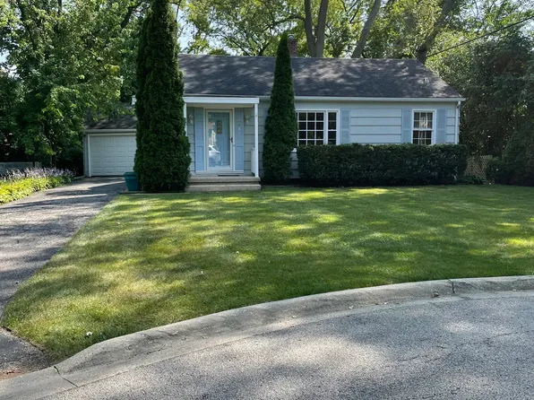 441 E Frost Pl, Lake Forest, IL 60045