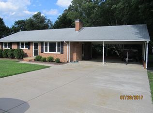 816 Cresthill Rd, Fredericksburg, VA 22405