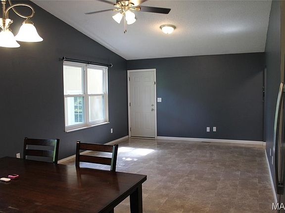 4th image of 3678 Falcon Ave