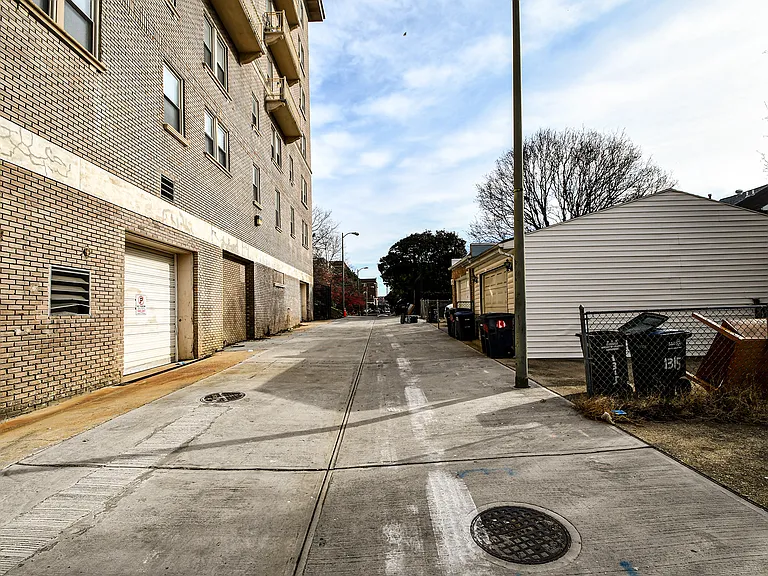 1319 Belmont St NW — Photo 27