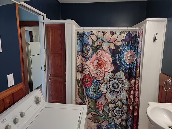 1st floor bathroom/laundry