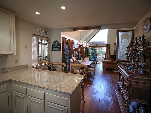 4th image of 348 Buttercup Ct
