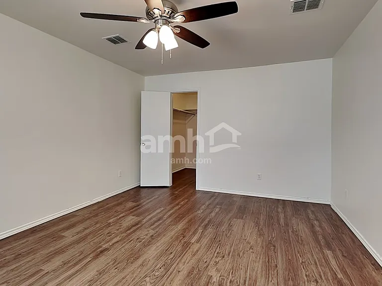 2204 Sumac Dr — Photo 10