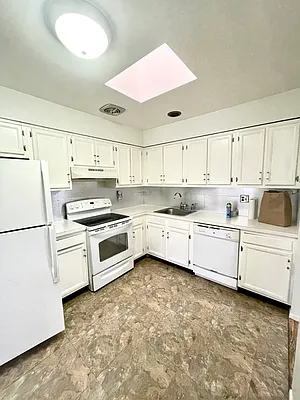 Rented by Luxian International Realty LLC | media 4