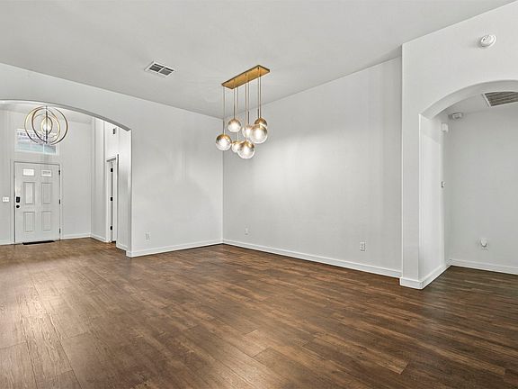 3rd image of 1816 E Laredo St