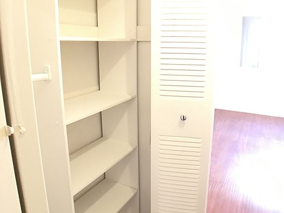 2nd image of 1125 Rexford Dr #12