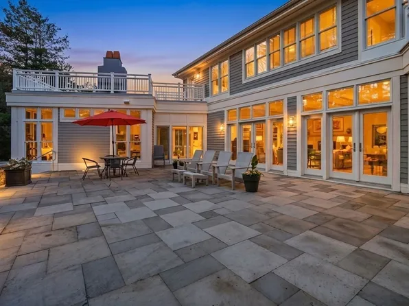 24 Prynne Ridge Rd, Longmeadow, MA 01106