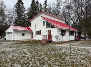 N4909 State St, Leopolis, WI 54948