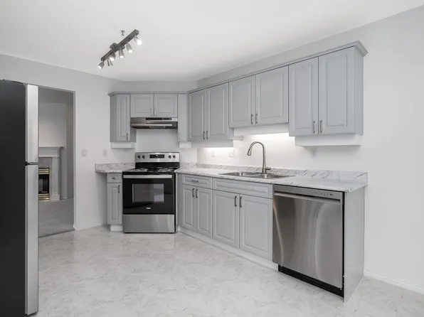 5465 201st St #312, Langley, BC V3A 1P8
