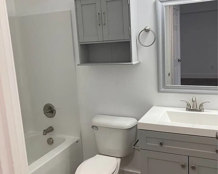 104 E Maple St #5 — Photo 8