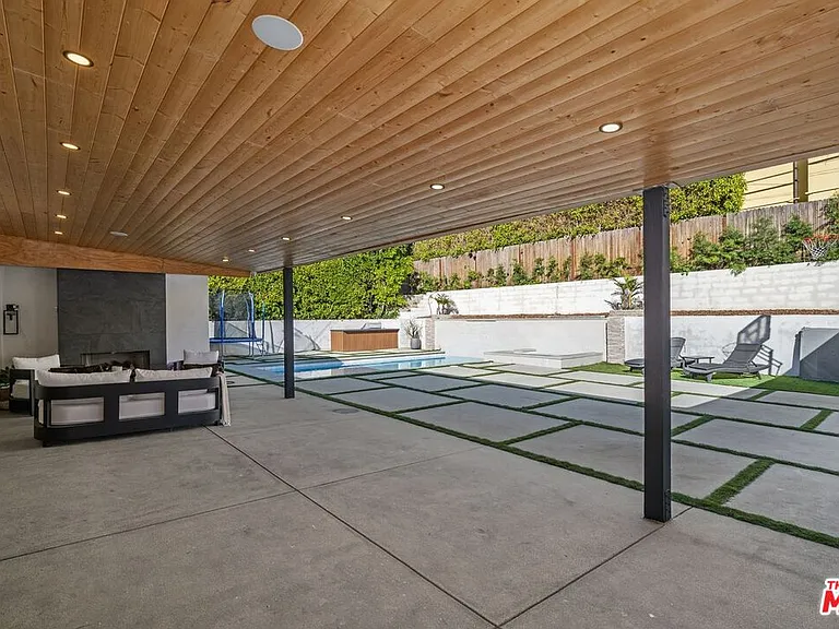 2120 San Ysidro Dr — Photo 28