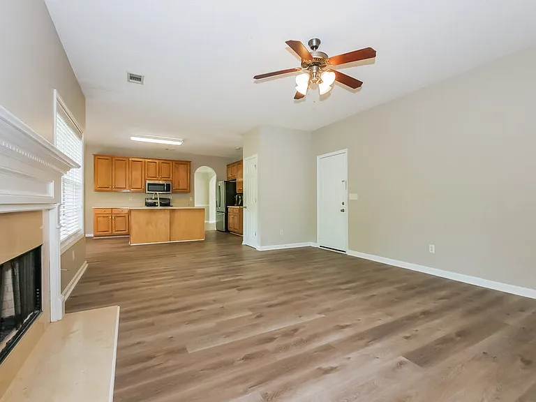 440 The Gables Dr — Photo 7