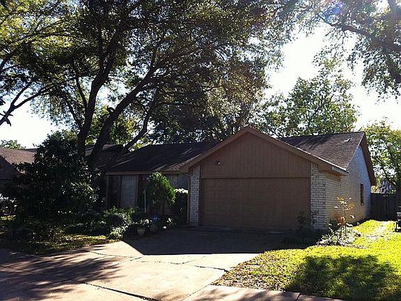 2nd image of 3026 Shawnee Dr